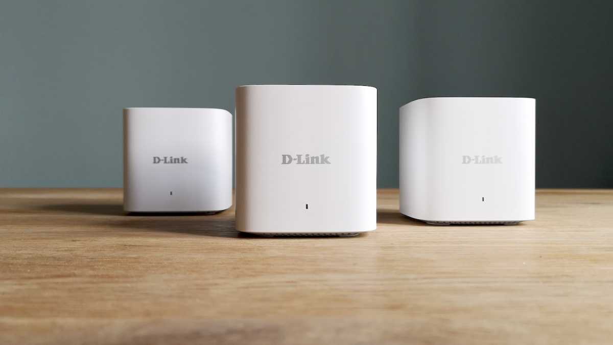 Three D-Link M15 mesh Wi-Fi units