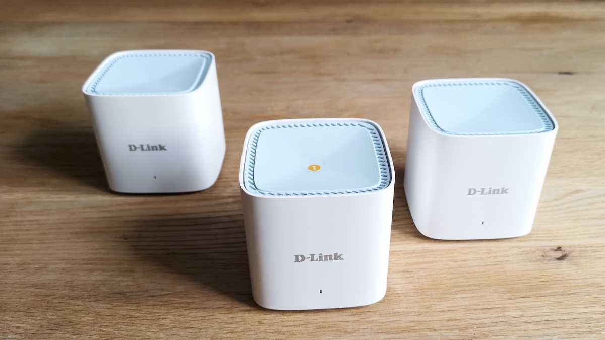 Three D-Link M15 mesh Wi-Fi units