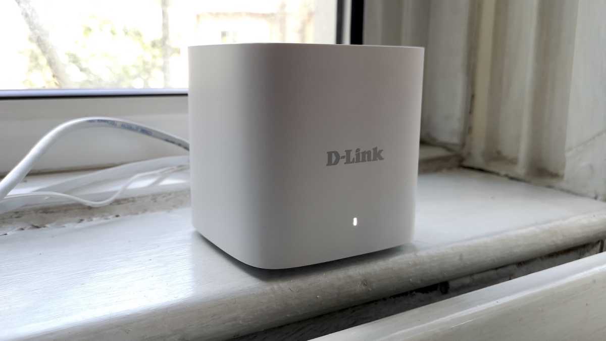 The primary D-Link M15 mesh Wi-Fi unit installed and connected to the Internet