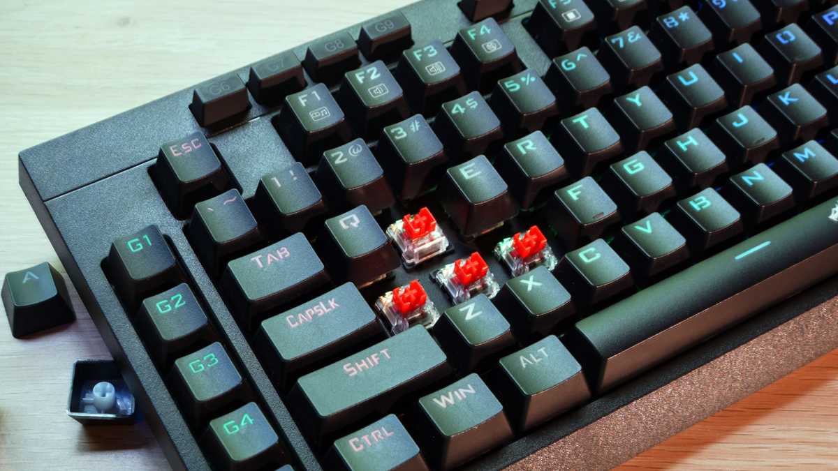 Redragon K596 keyboard with red switches 