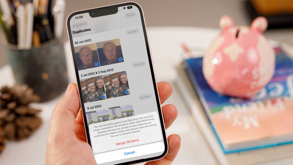 Confirming the merger of photos in iOS 16