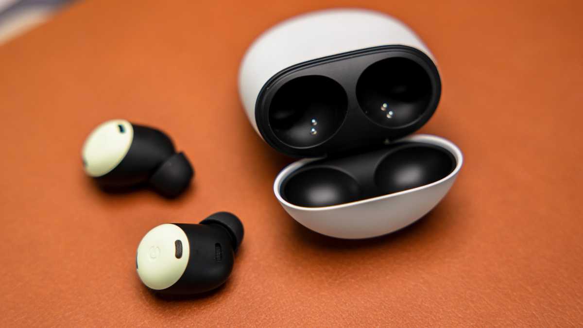 Google Pixel Buds Pro charging case