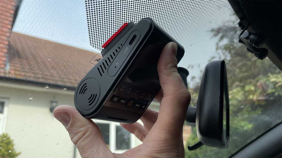 How to install a dashcam - mount the front camera