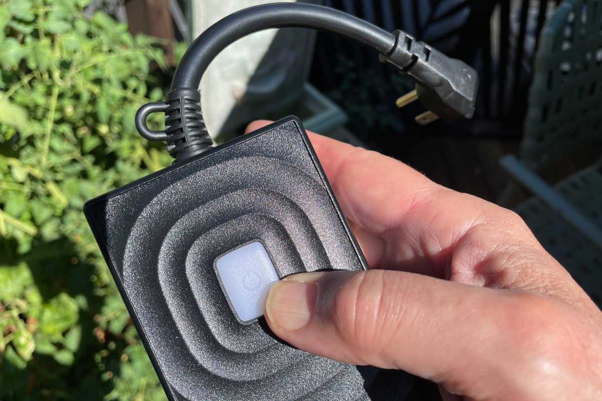 Meross MS6220 Outdoor Smart Plug Button