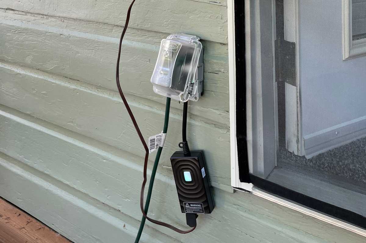 Meross MS6220 outdoor smart plug installed