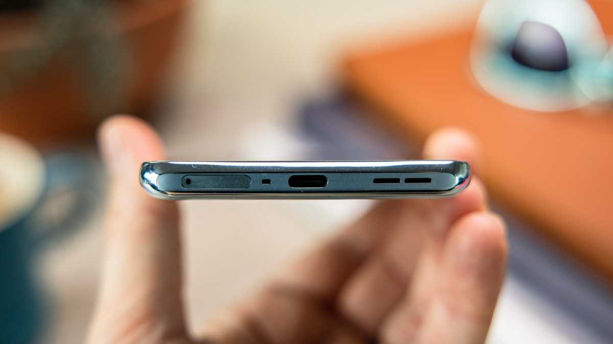 OnePlus 10T USB C port