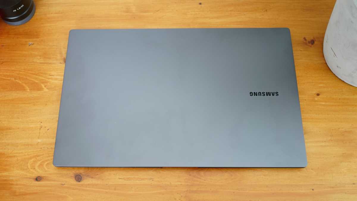 Samsung Galaxy Book 2 Pro lid