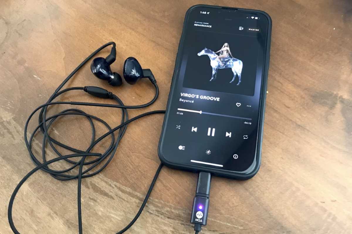 Écouteurs Zorloo Zophia avec Tidal sur un iPhone