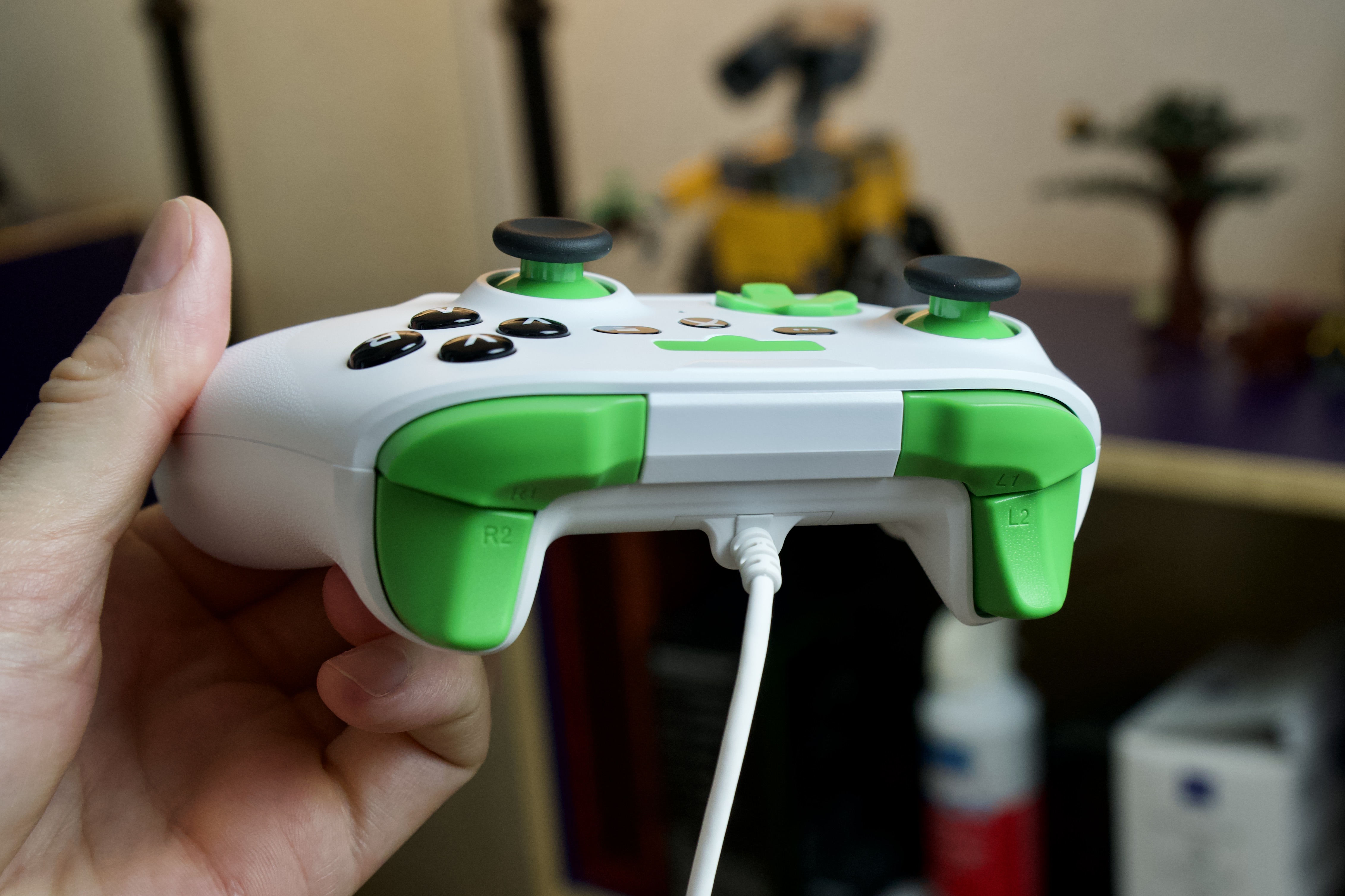 RiotPWR Xbox Cloud Gaming Controller for iOS review Wires for the win