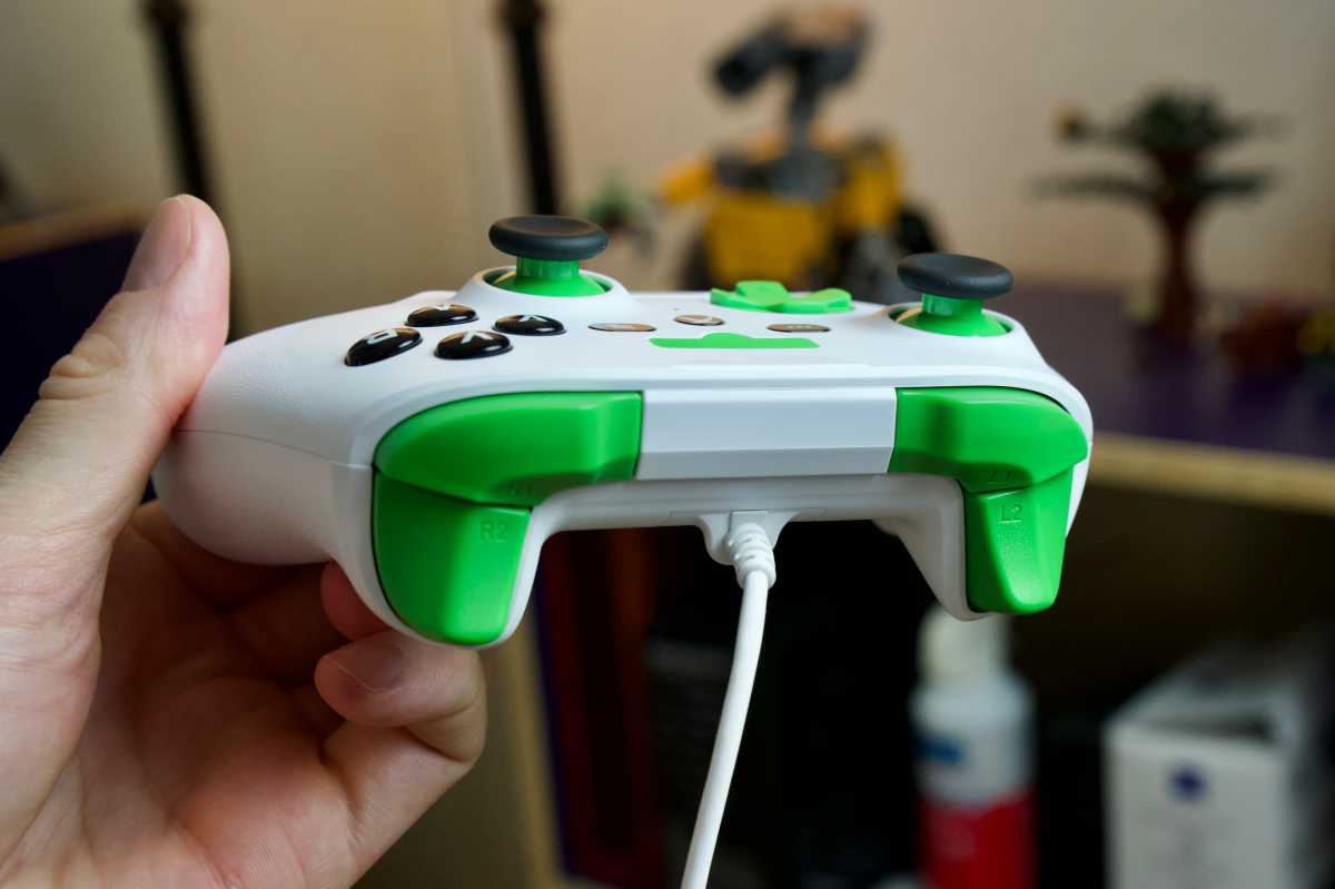 RiotPWR Xbox Cloud Gaming Controller for iOS review: Wires for the win