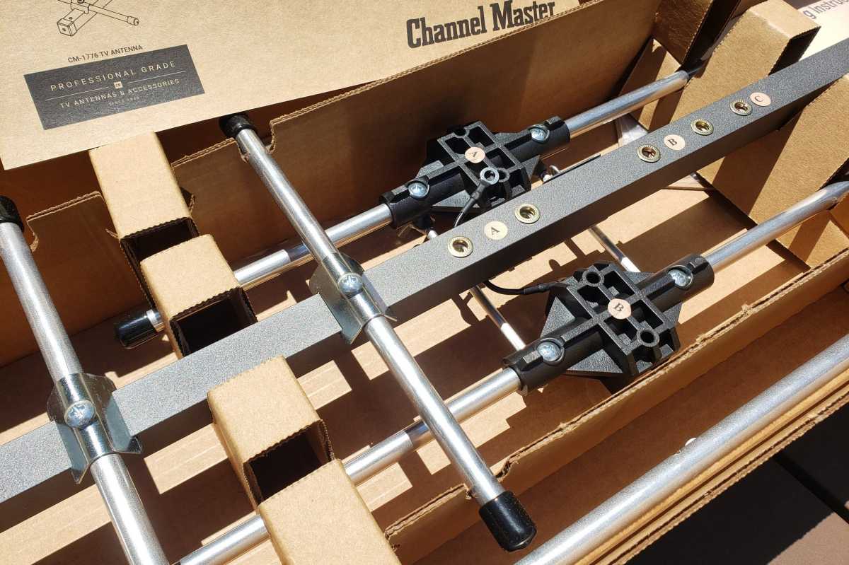 Construction detail of Channel Master CM-1776 outdoor TV antenna