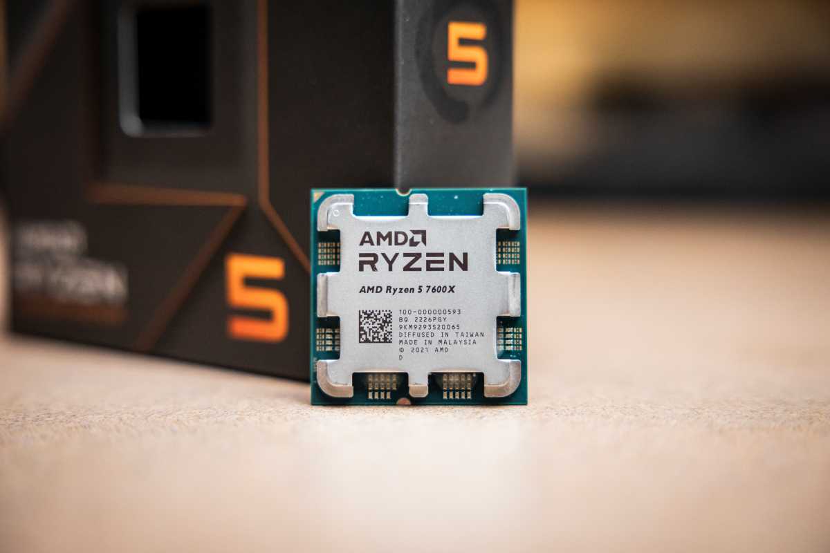 Ryzen 5 7600X leaning against its box