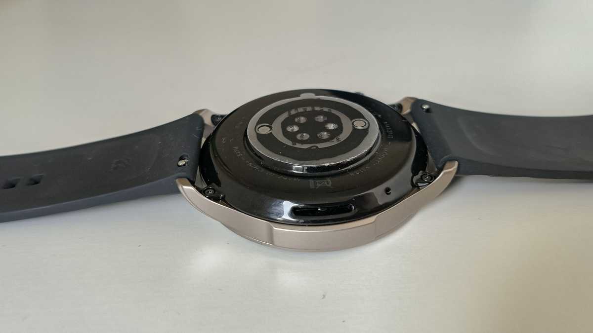 Moniteur cardiaque Amazfit GTR 4 à l'arrière de la montre