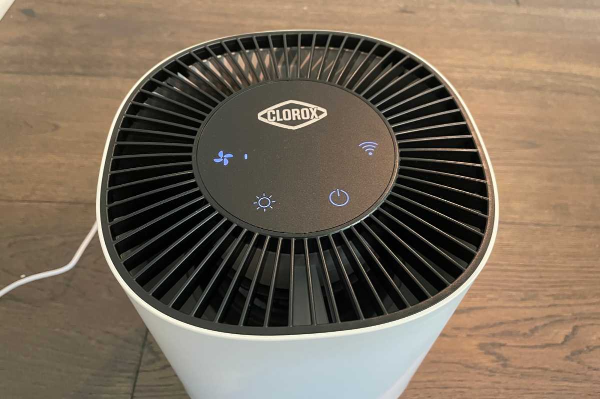 Commandes montées sur le dessus du purificateur d'air de table intelligent Clorox Alexa