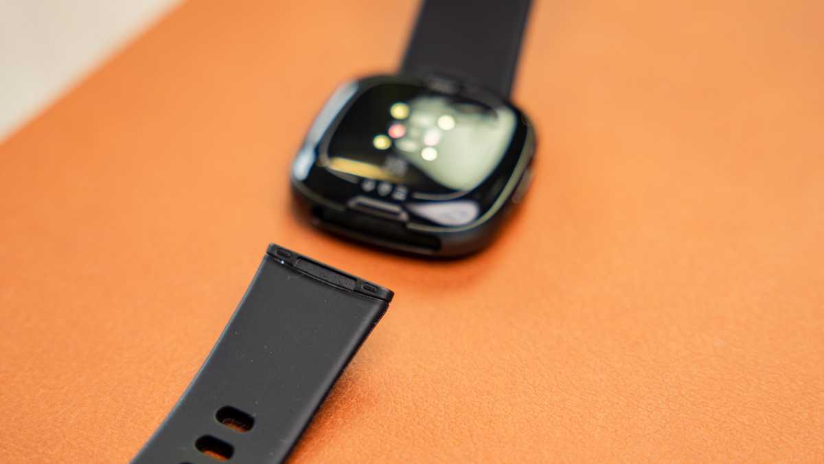 Test Fitbit Versa 4 : notre avis complet - Montres/Bracelet Connectés -  Frandroid