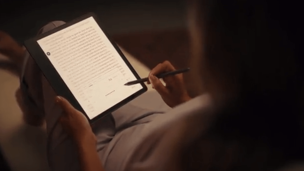 Amazon Kindle Scribe warm light