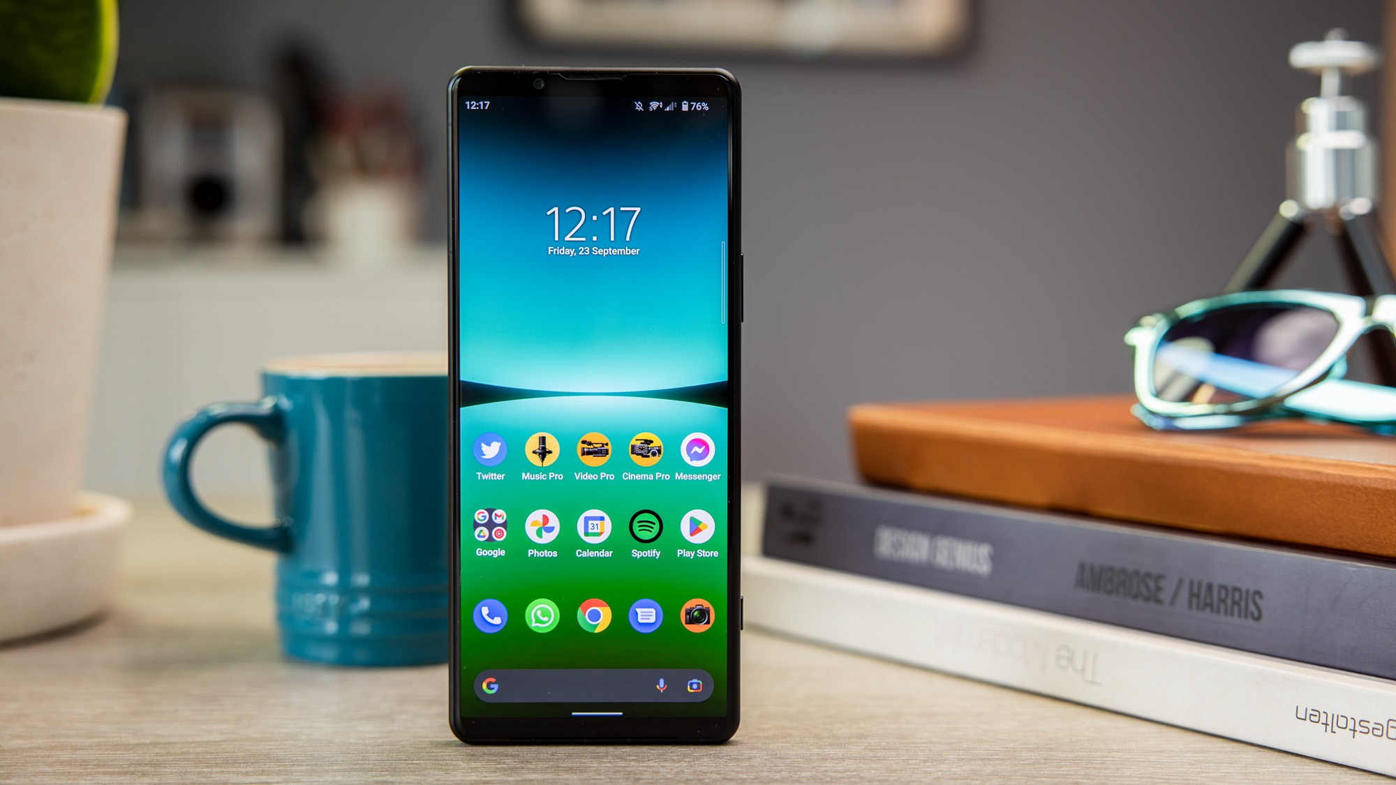 Sony Xperia 5 IV - Narrow and compact