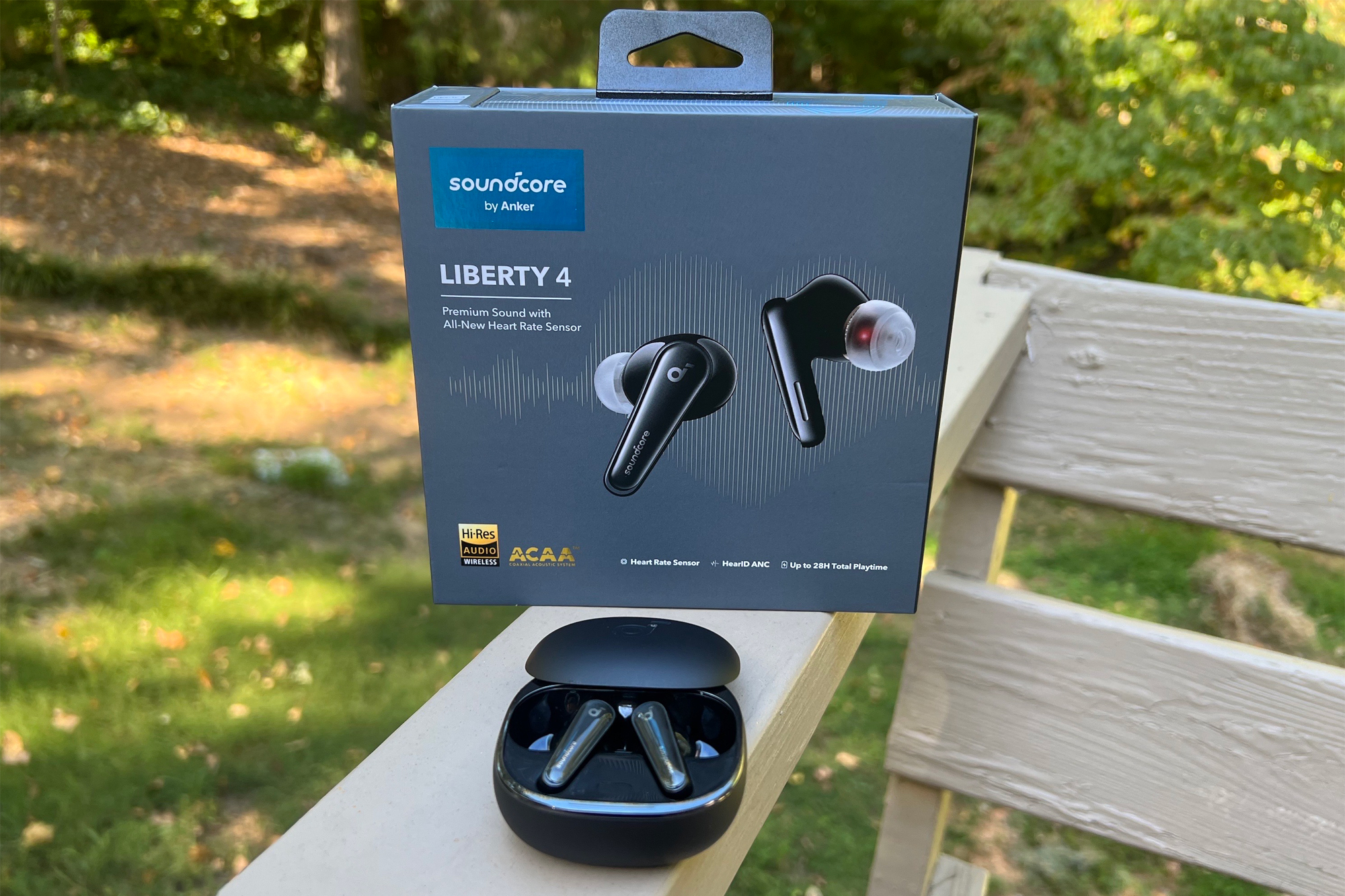 soundcore liberty 4 vs airpods pro