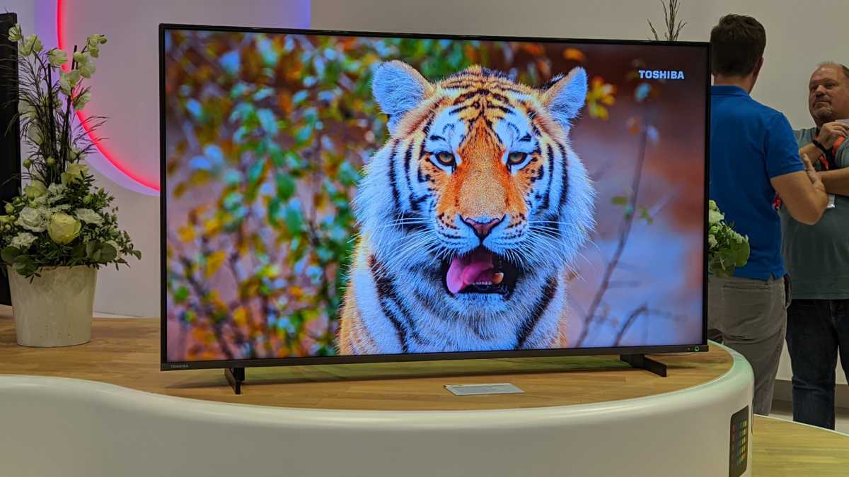 Toshiba QA5D 43in showing a tiger