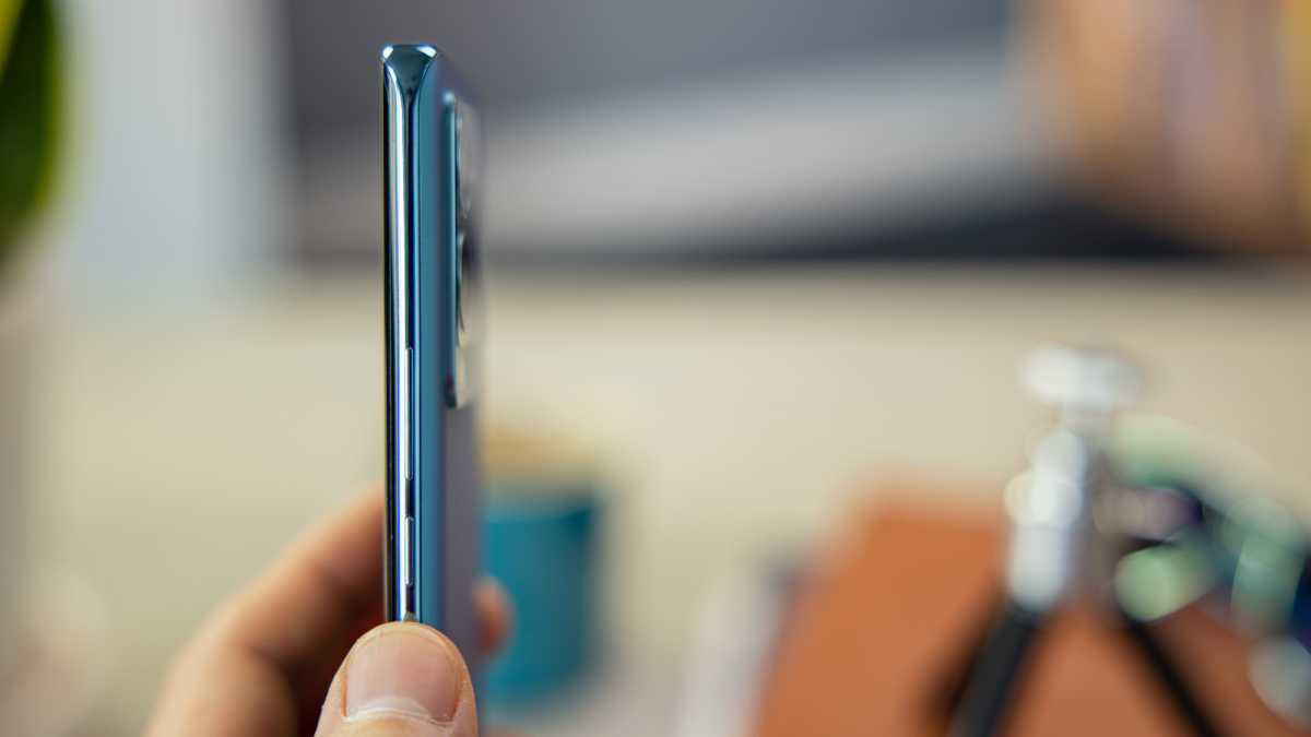 Vivo V25 Pro side