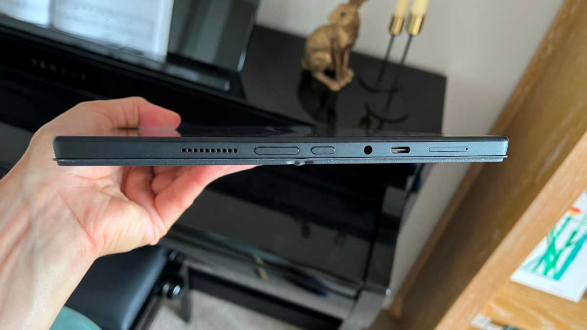 Xiaomi Book S 12.4 ports and buttons