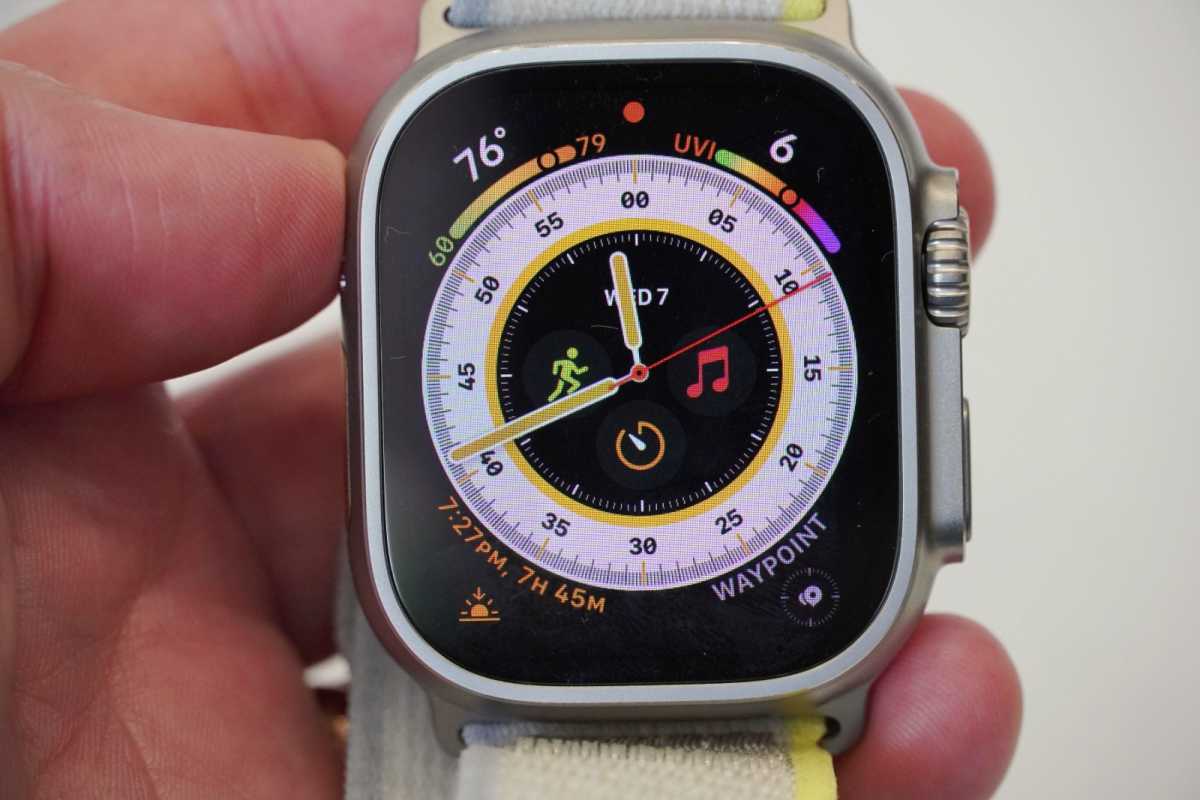 Apple Watch Ultra has a flat face