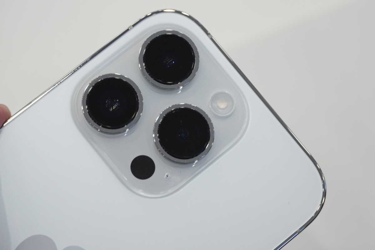 iPhone 14 Pro camera array