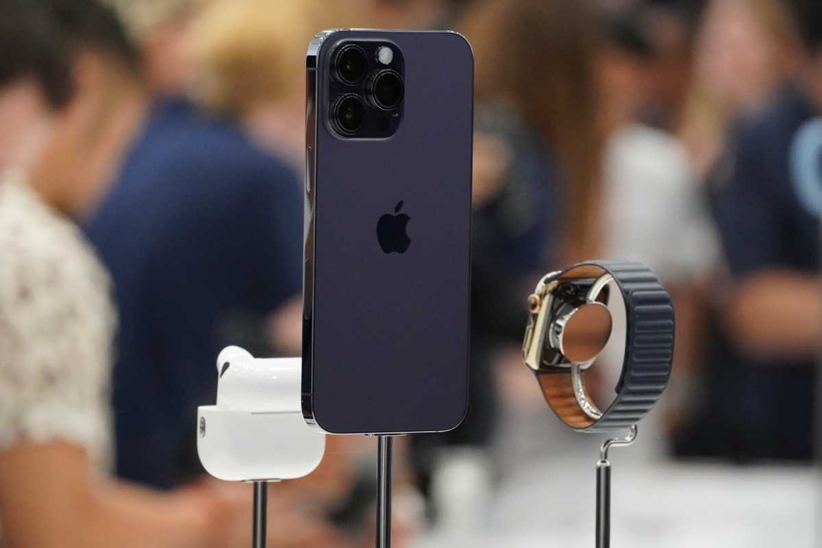 iPhone 14 Pro AirPods Apple Watch Serie 8