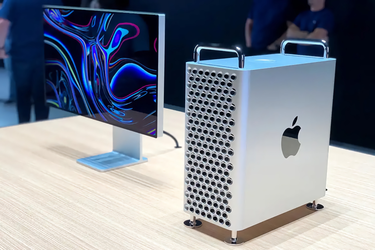 Apple Mac Pro (M2 Ultra, 2023)