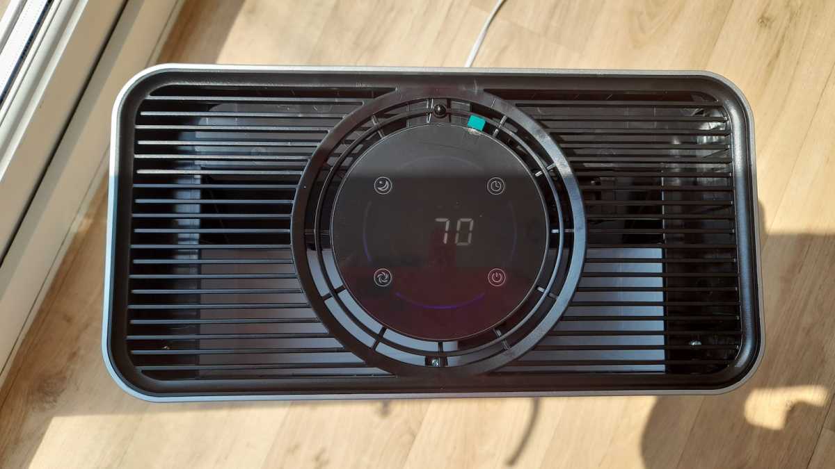 The indicator ring is blue, indicating that the air quality is good but not excellent.