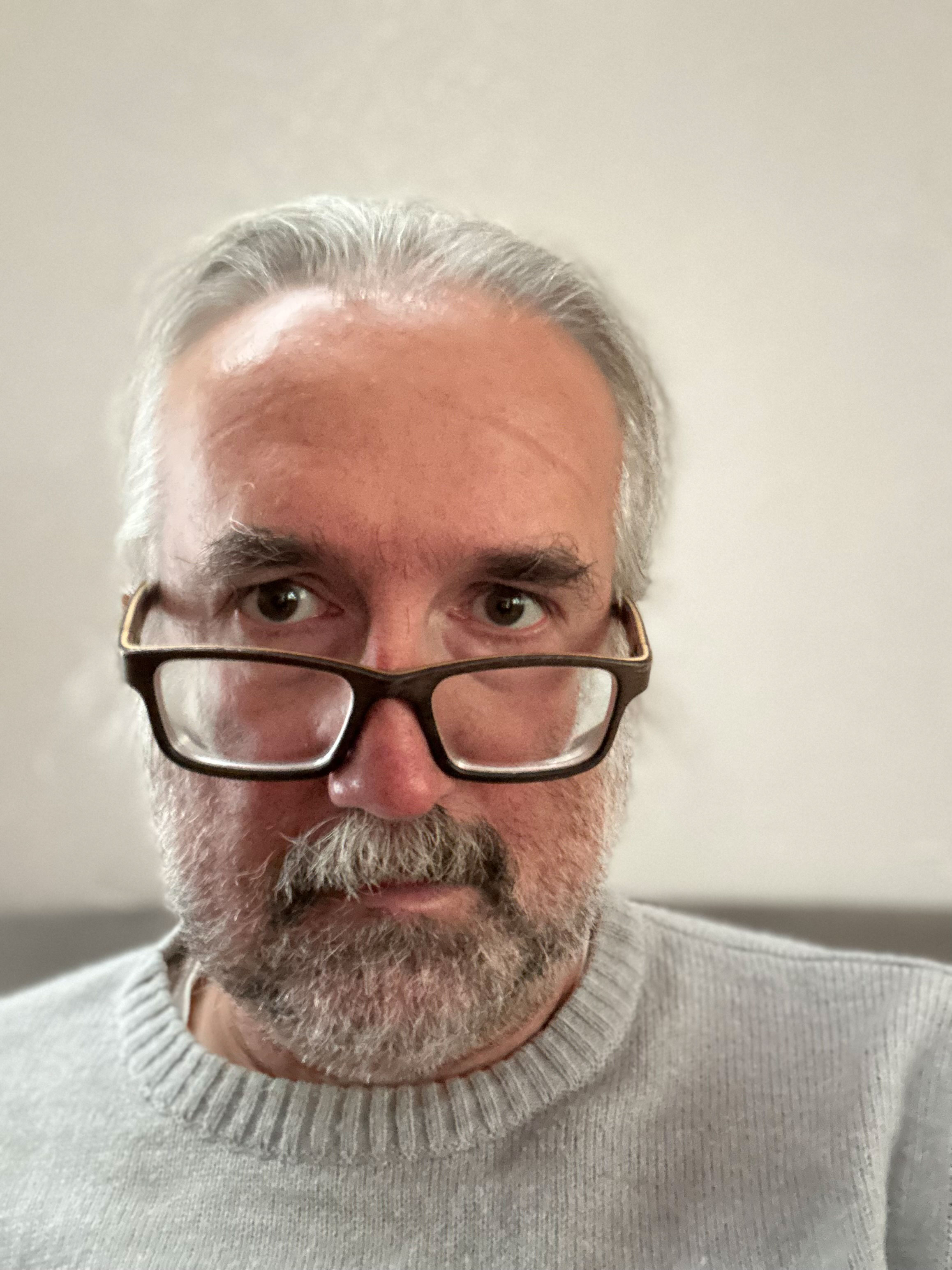 Selbstportrait innen iPhone 14