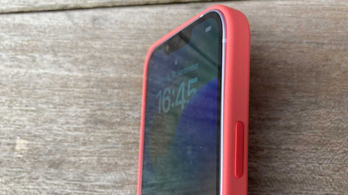 iPhone 14 in Hülle von iPhone 13