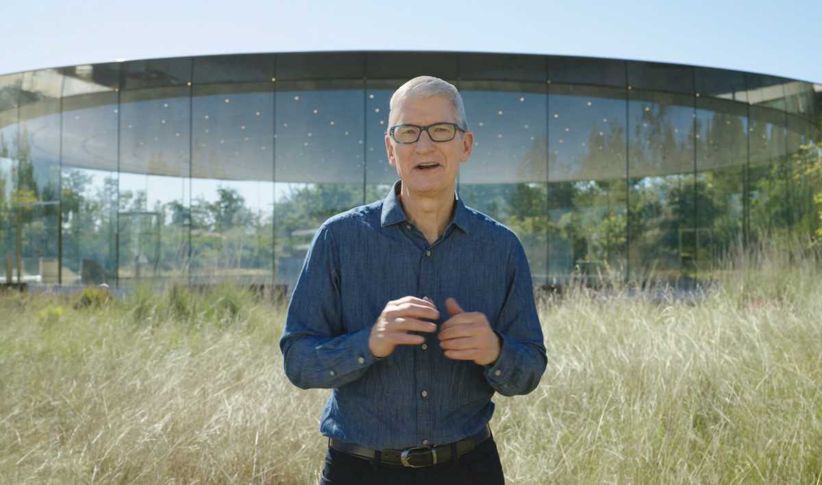 Time Cook in Apple Park