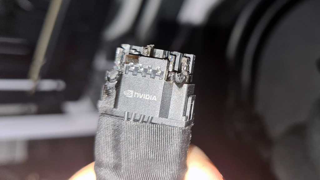 Image: 12VHPWR: Corsair nennt mÃ¶glichen Grund fÃ¼r verschmorten Anschluss