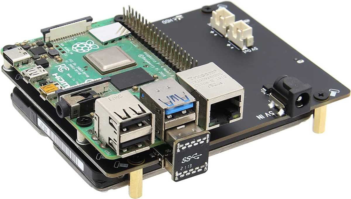 Zusatzplatine von Geekworm für SATA-Datenträger: Die Datenverbindung läuft über USB 3.0, das beim Raspberry 4 neuerdings bootfähig ist. Die Einrichtung erfordert dennoch erfahrene Anwender.