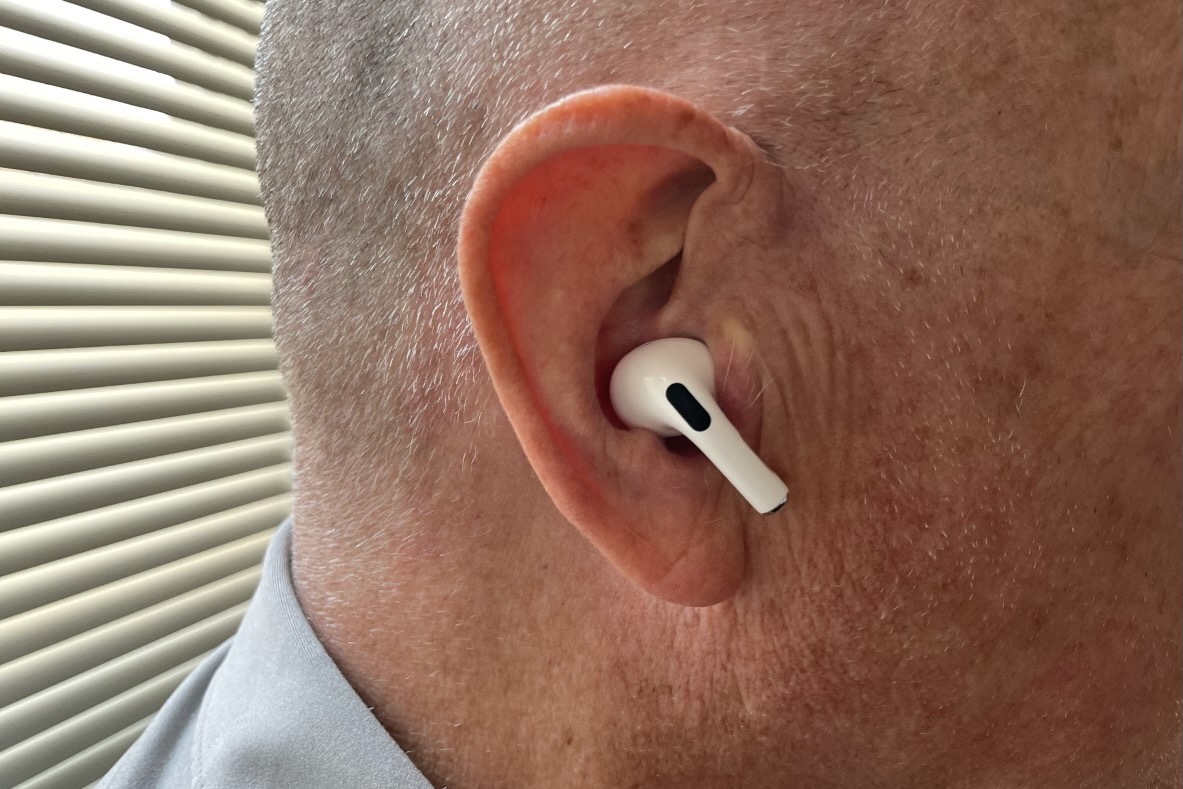 Airpods pro on discount ear