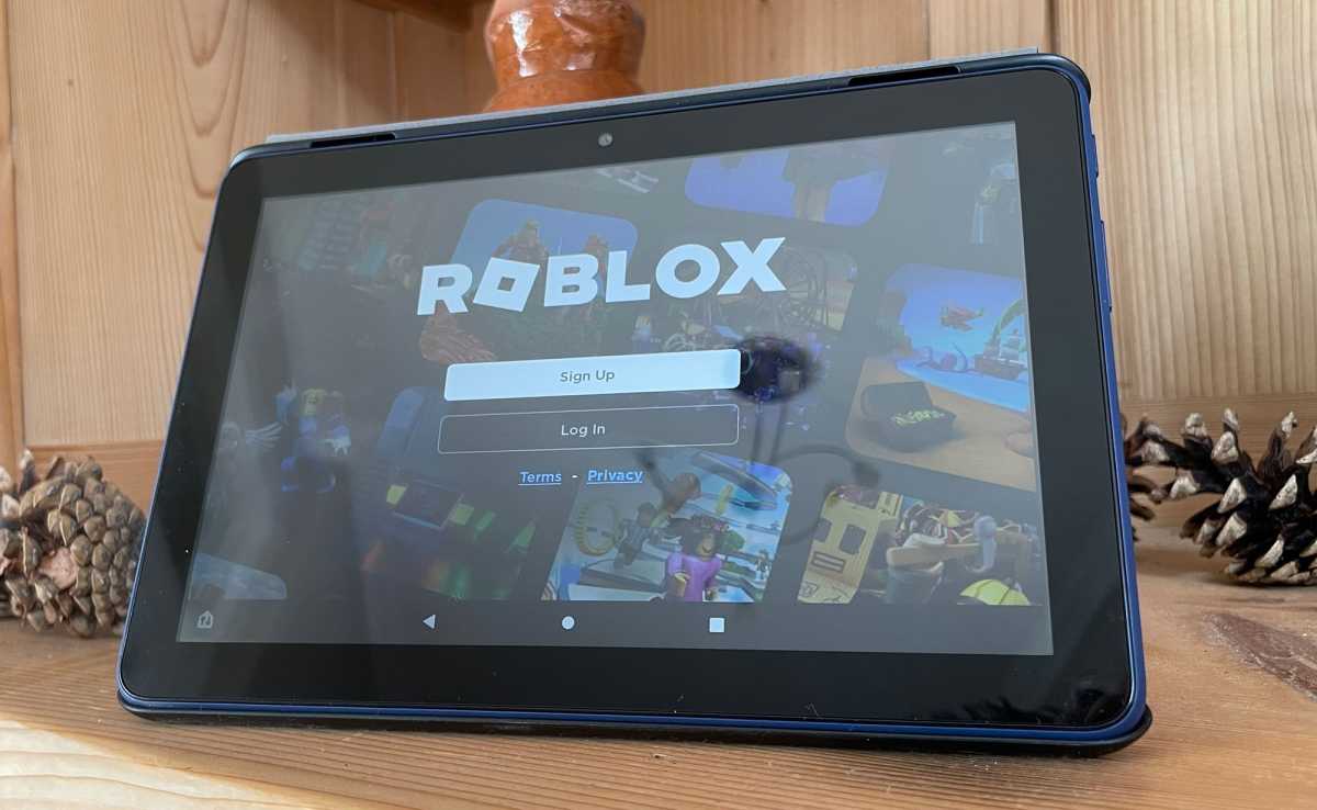 Amazon Fire HD 8 (2022) showing Roblox