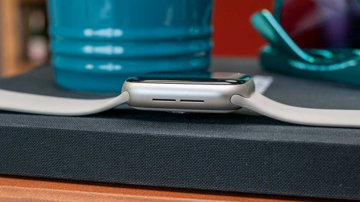 The speaker grille on an Apple Watch SE 2022
