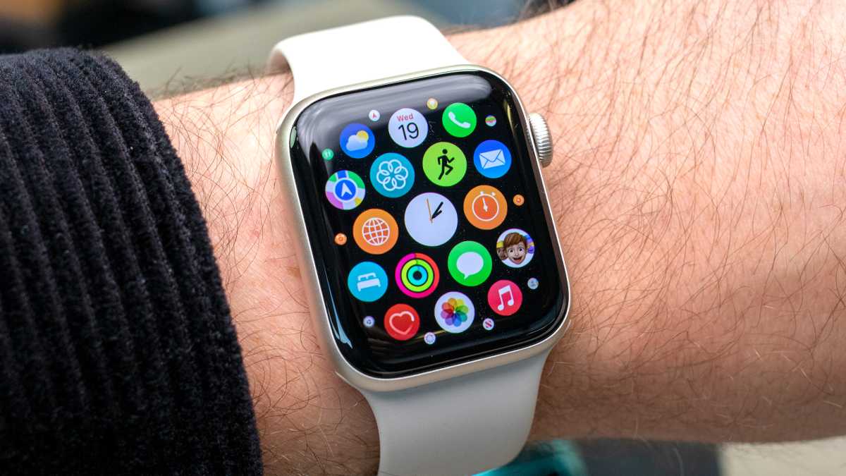 The app screen on an Apple Watch SE 2022