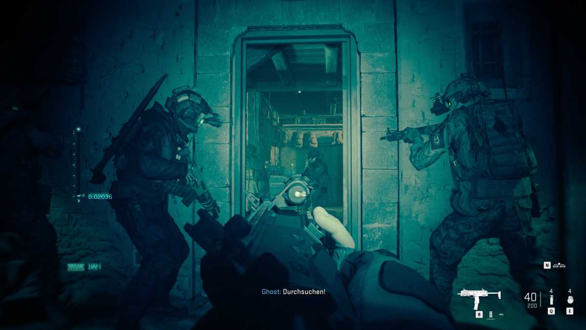Wohl weil die Clean-House-Mission 2019 so gut ankam, bekommen wir im 2022er Modern Warfare 2 mehrere Nachtoperationen, in denen wir Strom ausknipsen, uns mit Herzschlagsensoren vorarbeiten und eher methodisch vorgehen.