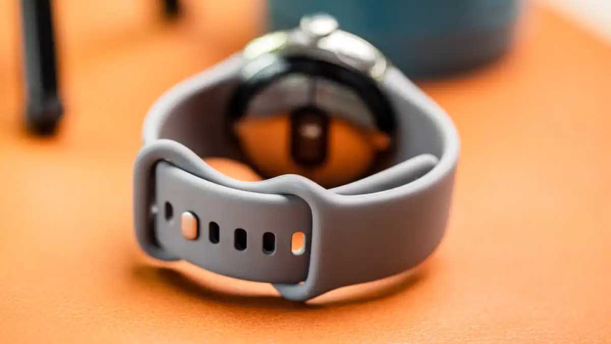 Google Pixel Watch mit Original-Armband