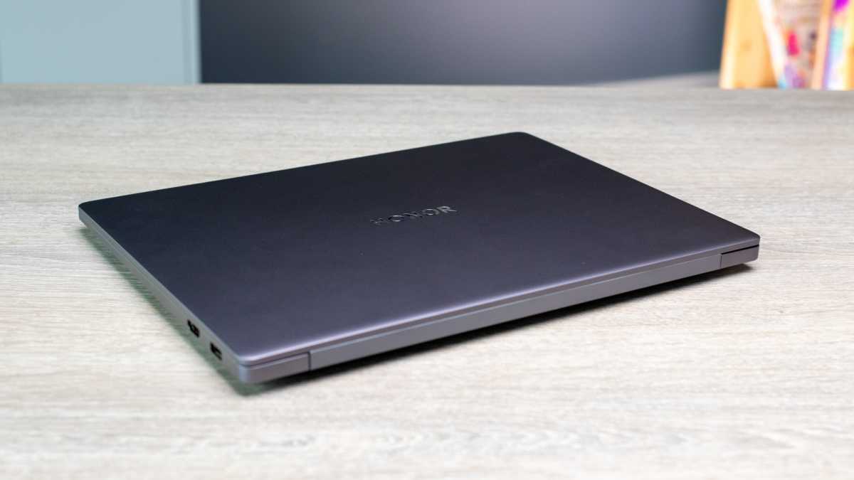 Honor MagicBook 14 (2022) closed