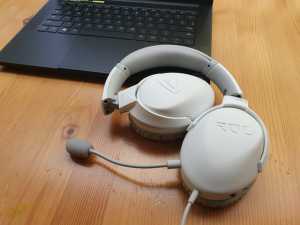Logitech G733 Lightspeed review: Lightweight, flashy, and functional ...