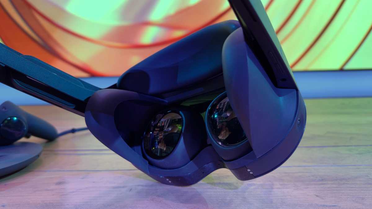 Meta Quest Pro side light blockers