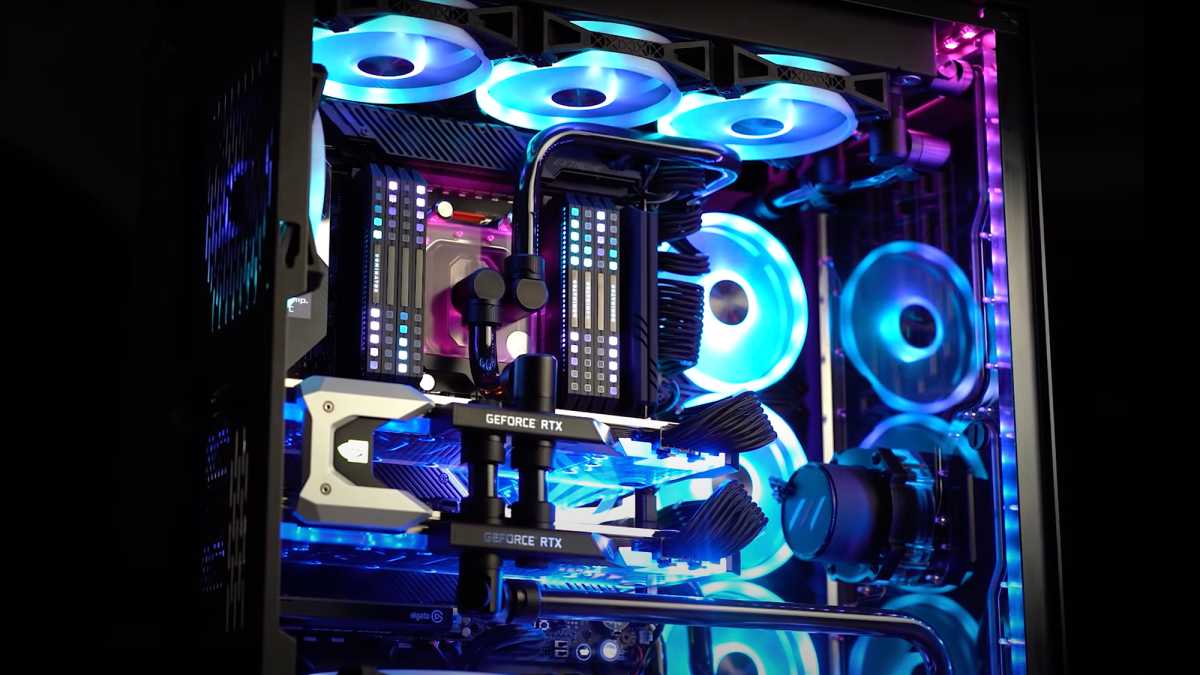 Warum brauchte Monte so viel Power? Die meisten Streamer benutzen zwei Highend-PCs – einen zum Spielen, einen zum Streamen. MontanaBlacks Ultra-Highend-PC hat dank seiner zwei Grafikkarten und 256 GB RAM genug Kraft, um zu streamen und gleichzeitig alles in 4K zu capturen.