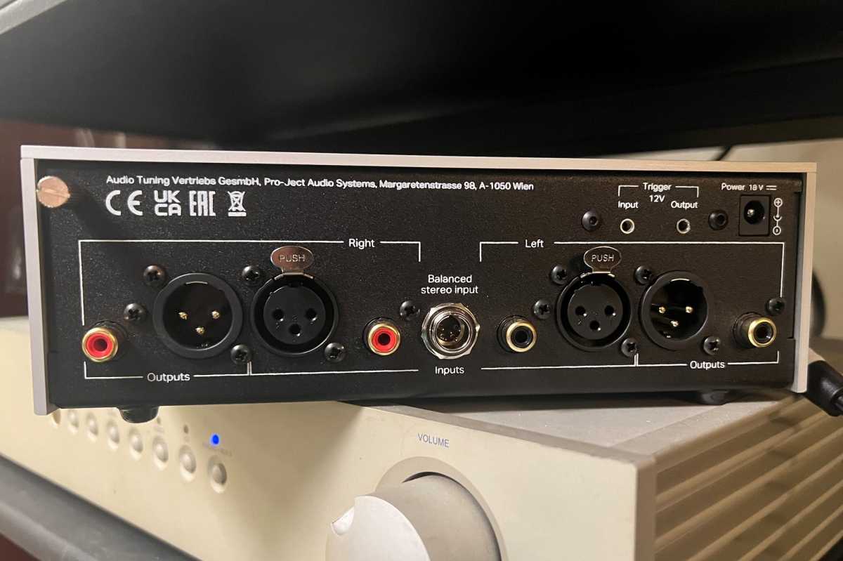 Pro-Ject DS3 B input/output panel