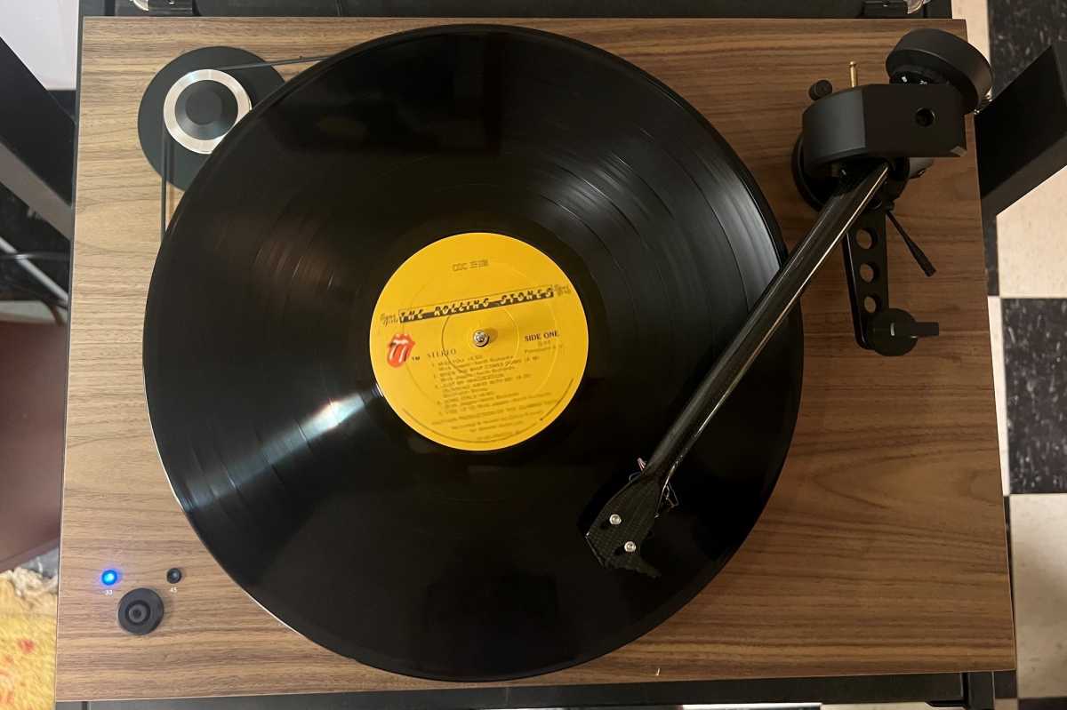 Pro-Ject X8 top-down view