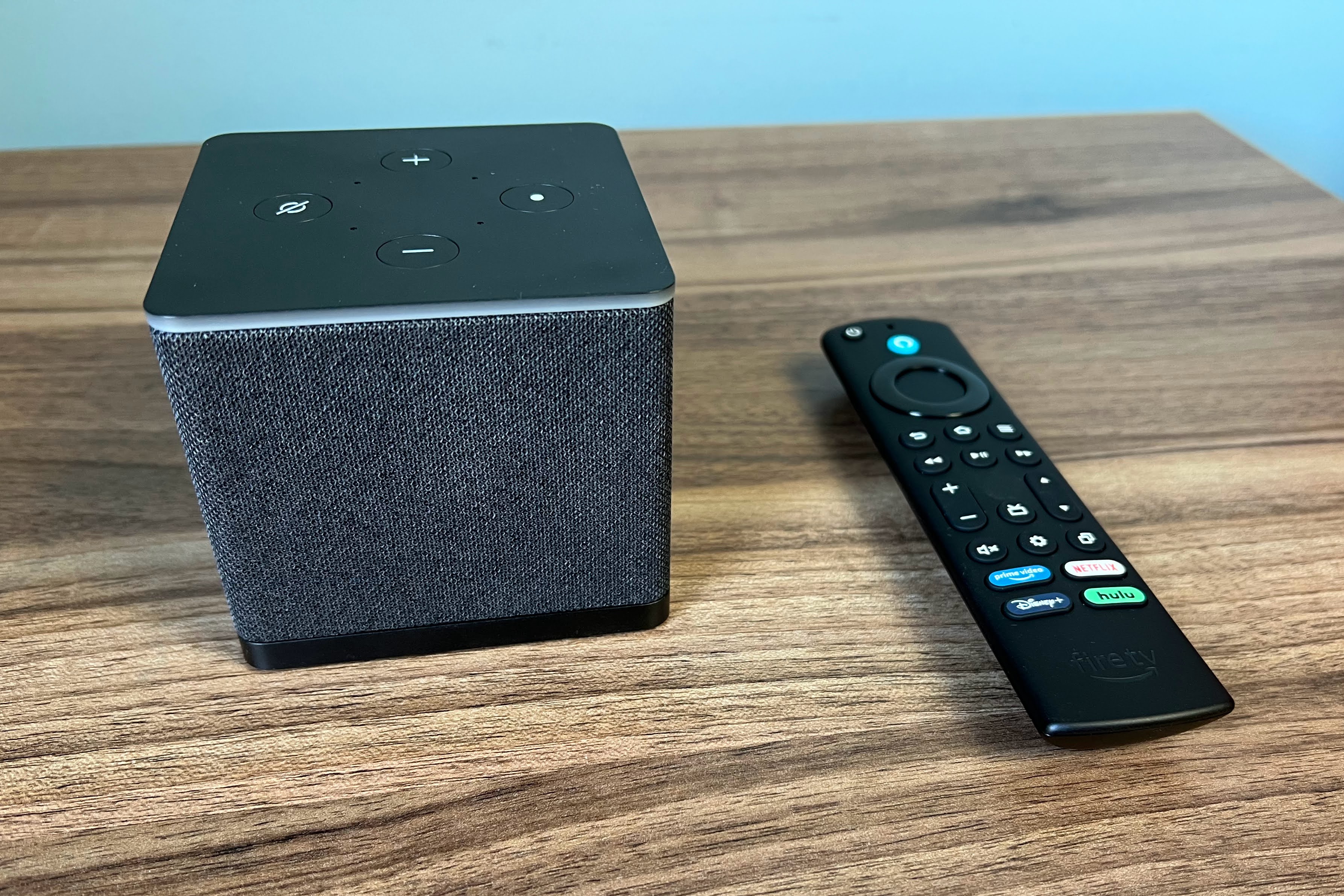 Amazon Fire TV Cube (3e génération) - meilleur streamer multimédia avec commande vocale