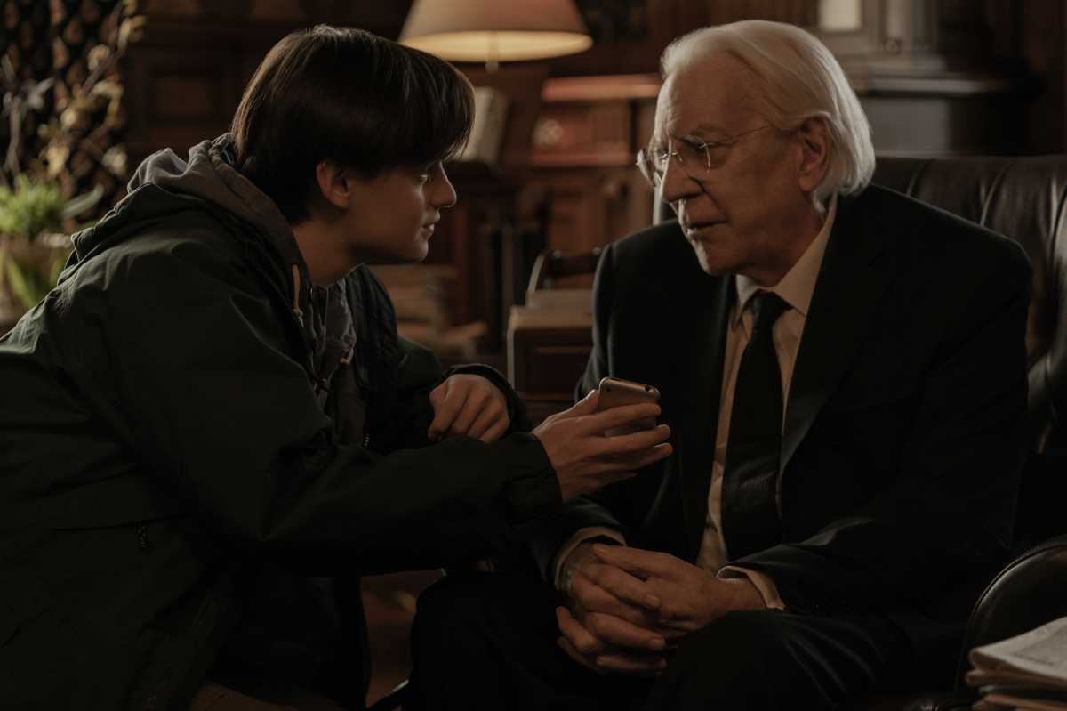 A scene from the Netflix film 'Mr. Harrigan's Phone'
