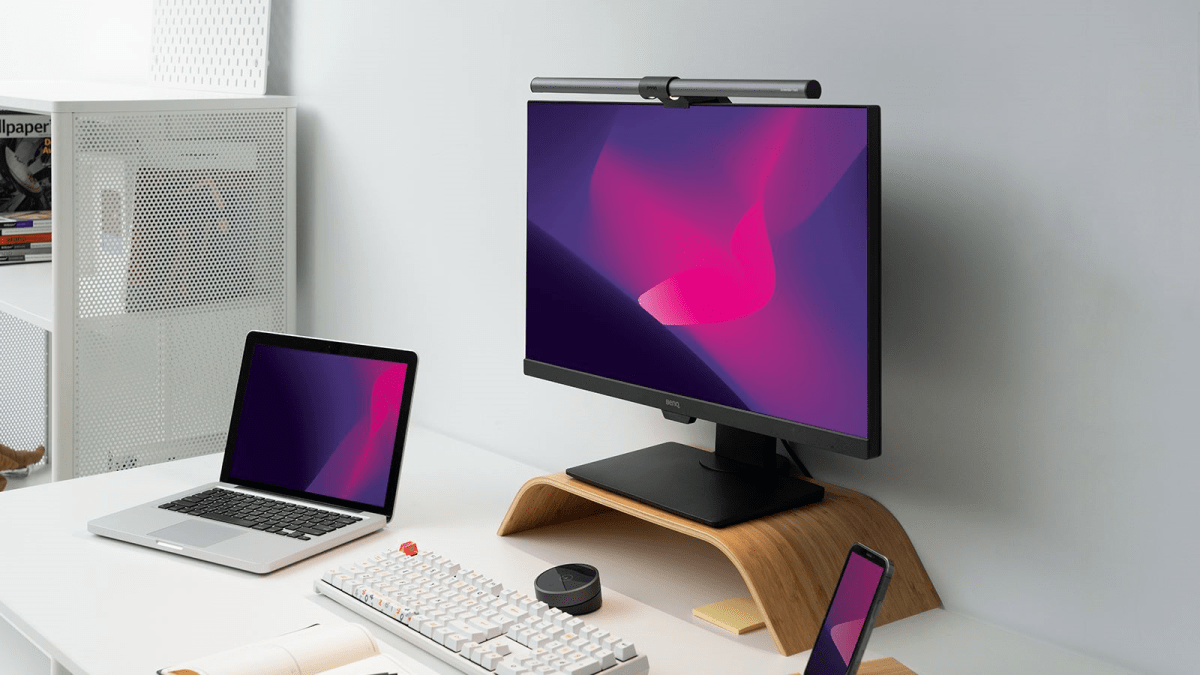 5 Tech Gadgets For Your Desk Setup Under £25, by Dom Kwolczak